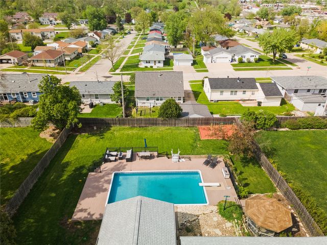 3614 Sue Ln, Cedar Rapids, IA 52405