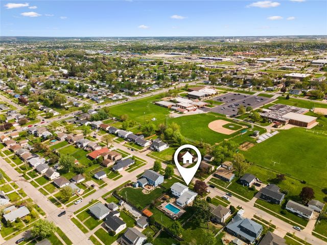 3614 Sue Ln, Cedar Rapids, IA 52405