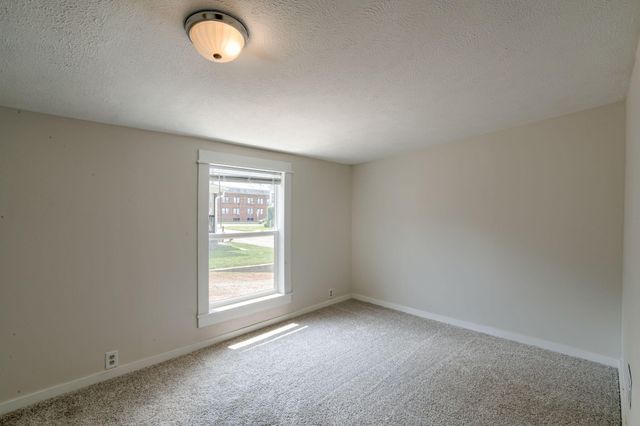553 MILL Street, Council Bluffs, IA 51503