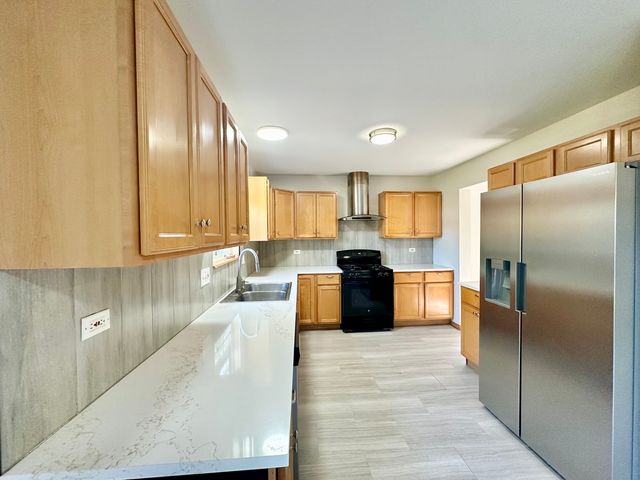 4520 W Lawn Avenue, Waukegan, IL 60055