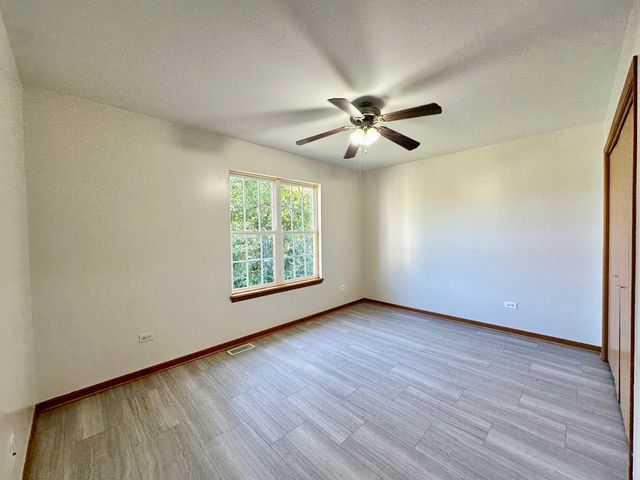 4520 W Lawn Avenue, Waukegan, IL 60055