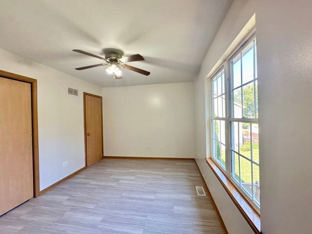 4520 W Lawn Avenue, Waukegan, IL 60055