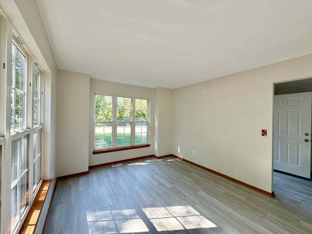 4520 W Lawn Avenue, Waukegan, IL 60055