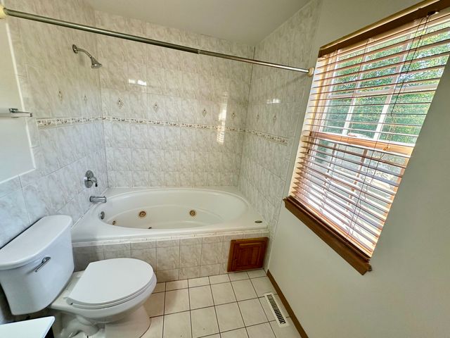 4520 W Lawn Avenue, Waukegan, IL 60055