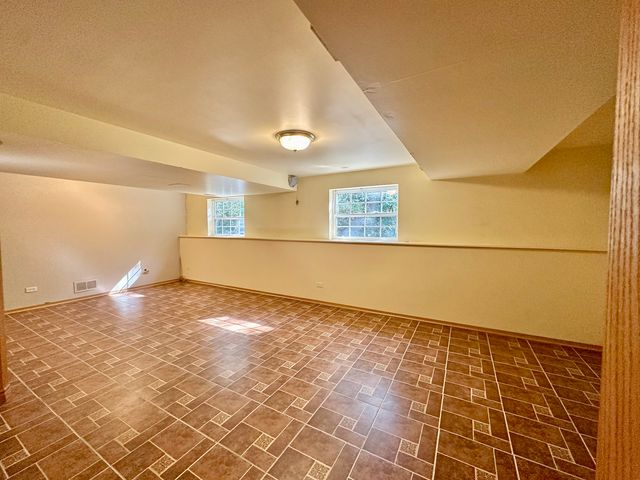 4520 W Lawn Avenue, Waukegan, IL 60055