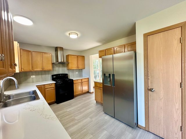 4520 W Lawn Avenue, Waukegan, IL 60055