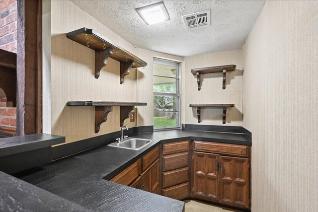 6915 E 78th Place, Tulsa, OK 74133