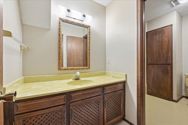 6915 E 78th Place, Tulsa, OK 74133