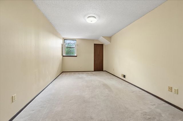 6915 E 78th Place, Tulsa, OK 74133