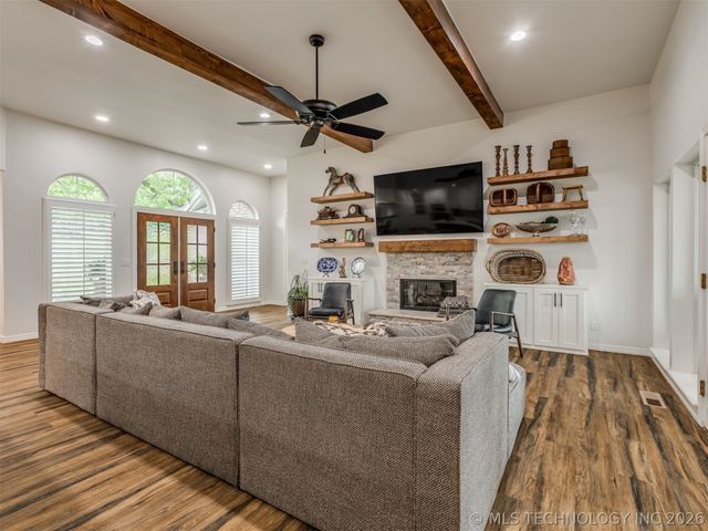 73018 Whispering Oaks Drive, Wagoner, OK 74467