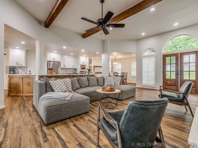 73018 Whispering Oaks Drive, Wagoner, OK 74467