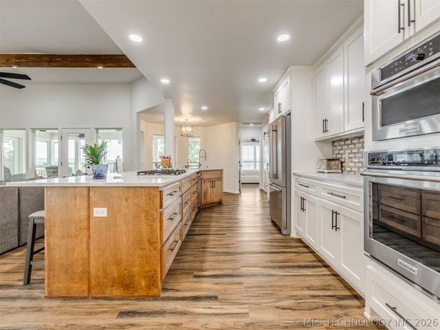 73018 Whispering Oaks Drive, Wagoner, OK 74467
