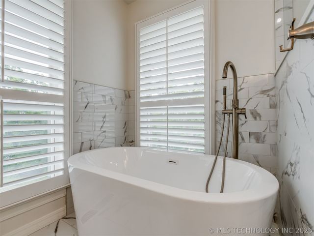73018 Whispering Oaks Drive, Wagoner, OK 74467