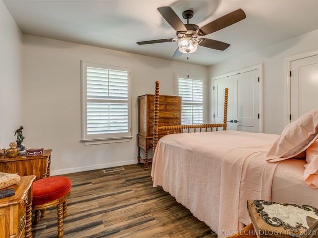 73018 Whispering Oaks Drive, Wagoner, OK 74467