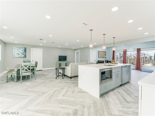 5302 Cortez CT, Cape Coral, FL 33904