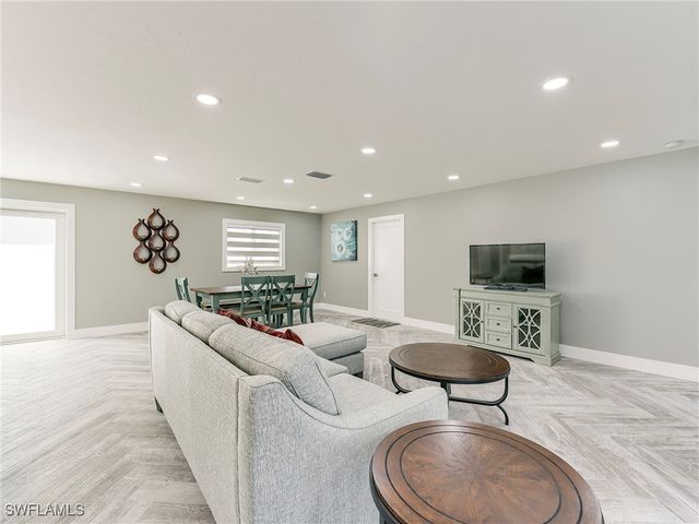 5302 Cortez CT, Cape Coral, FL 33904