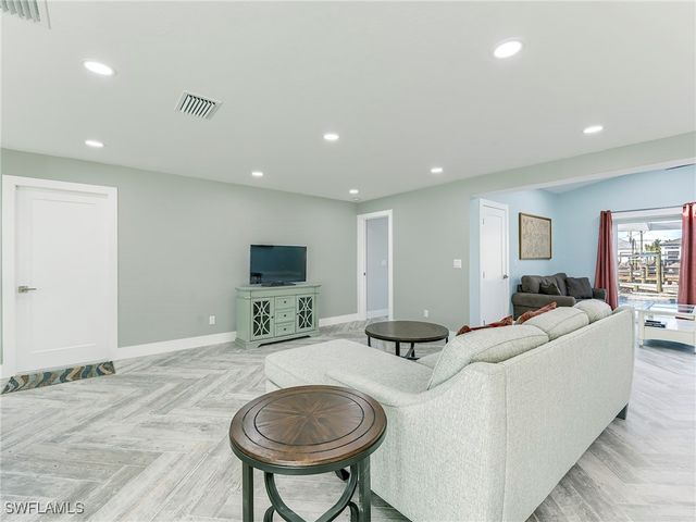 5302 Cortez CT, Cape Coral, FL 33904