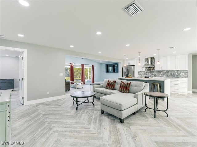 5302 Cortez CT, Cape Coral, FL 33904