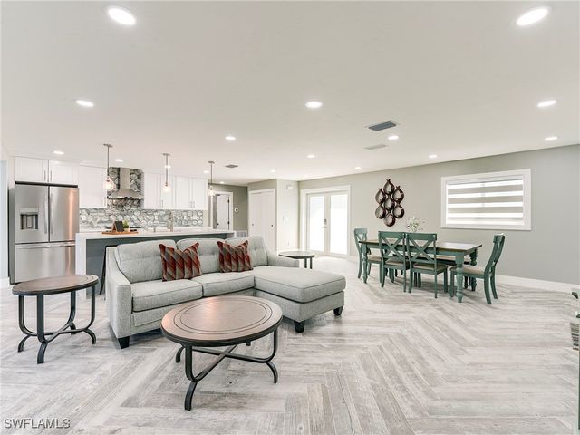 5302 Cortez CT, Cape Coral, FL 33904