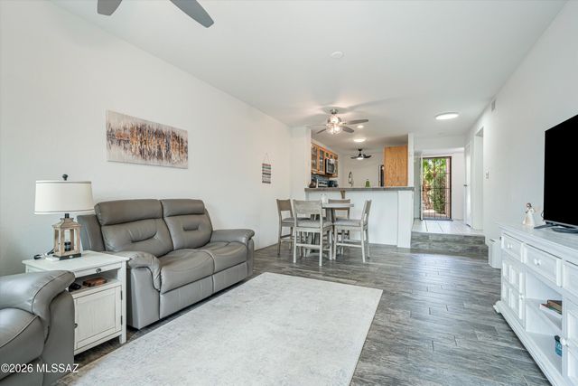 5675 N Camino Esplendora Apt 1100, Tucson, AZ 85718