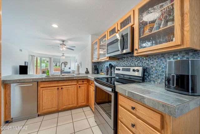 5675 N Camino Esplendora Apt 1100, Tucson, AZ 85718