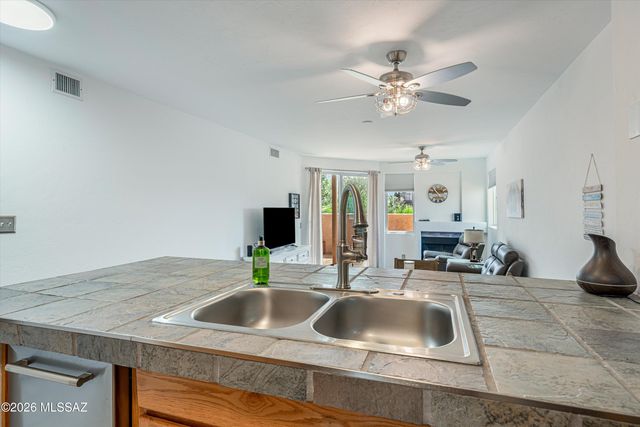 5675 N Camino Esplendora Apt 1100, Tucson, AZ 85718
