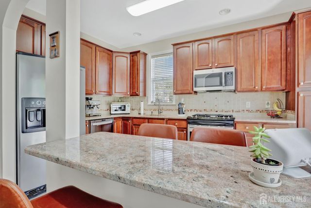 601 Yarrow Circle, South Brunswick, NJ 08810