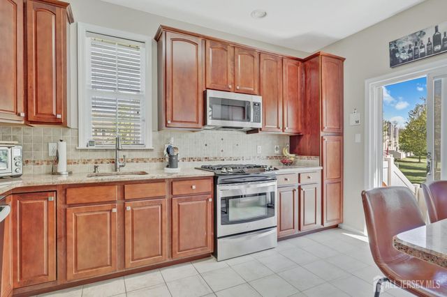 601 Yarrow Circle, South Brunswick, NJ 08810