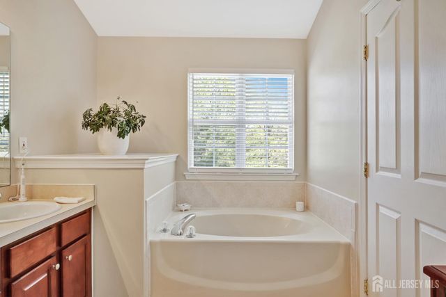 601 Yarrow Circle, South Brunswick, NJ 08810