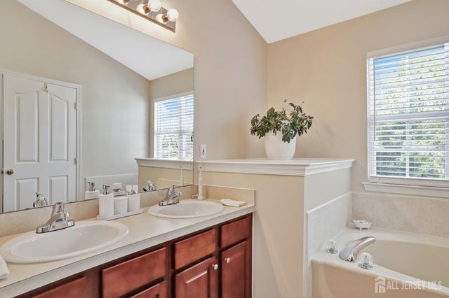 601 Yarrow Circle, South Brunswick, NJ 08810