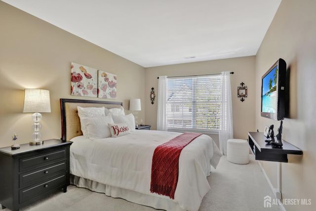 601 Yarrow Circle, South Brunswick, NJ 08810