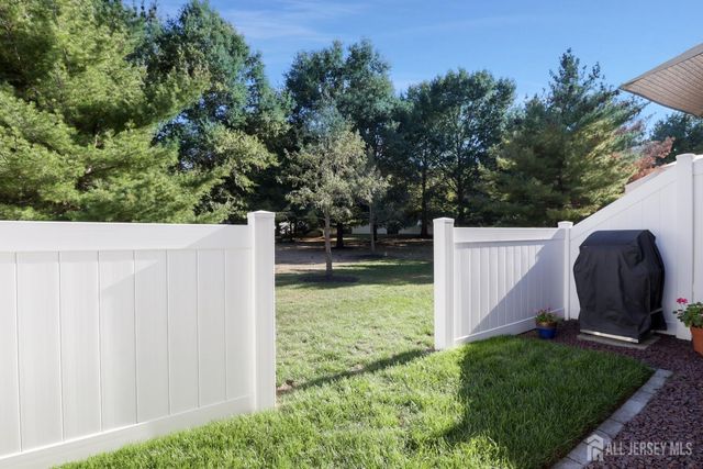 601 Yarrow Circle, South Brunswick, NJ 08810