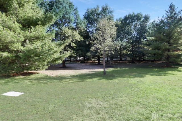 601 Yarrow Circle, South Brunswick, NJ 08810