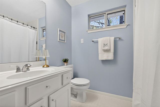 19 Baylark Place, The Woodlands, TX 77382