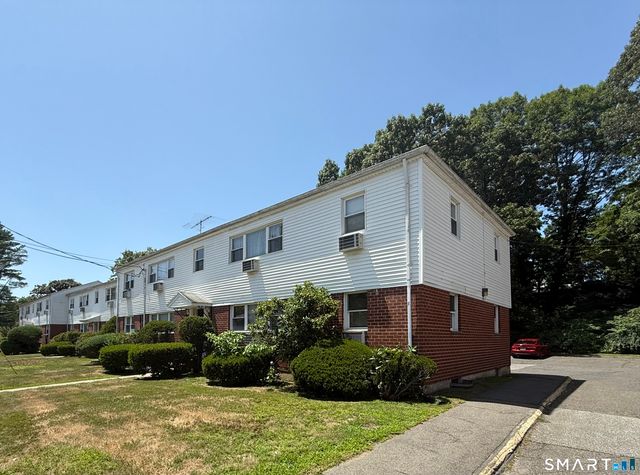 204 Cherry Hill Drive 1B, Bridgeport, CT 06606