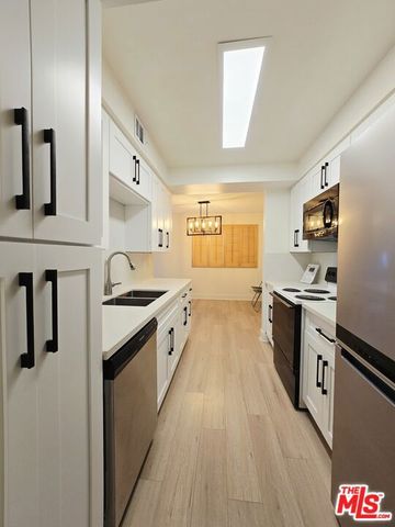 1262 S Barrington Avenue 204, Los Angeles, CA 90025