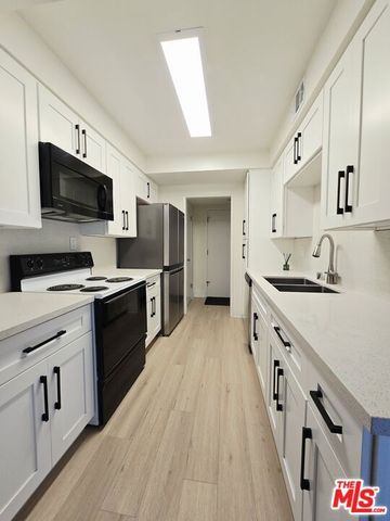 1262 S Barrington Avenue 204, Los Angeles, CA 90025