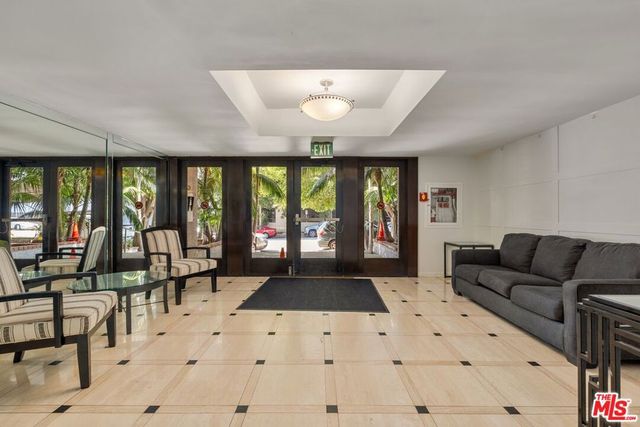 1262 S Barrington Avenue 204, Los Angeles, CA 90025
