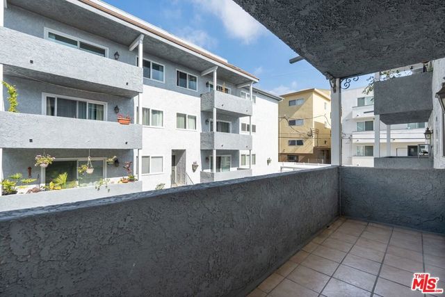 1262 S Barrington Avenue 204, Los Angeles, CA 90025