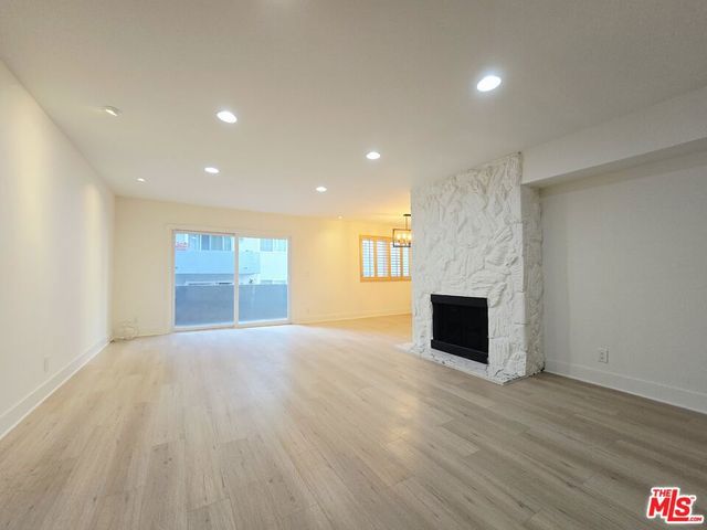 1262 S Barrington Avenue 204, Los Angeles, CA 90025