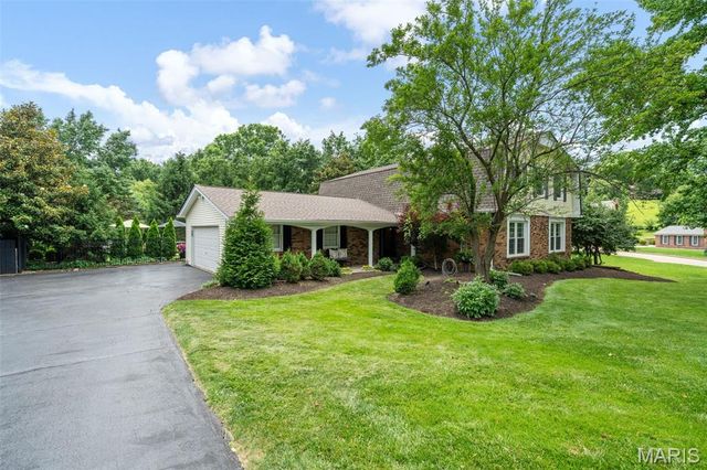 12226 Royal Valley Drive, Creve Coeur, MO 63141