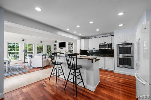 12226 Royal Valley Drive, Creve Coeur, MO 63141