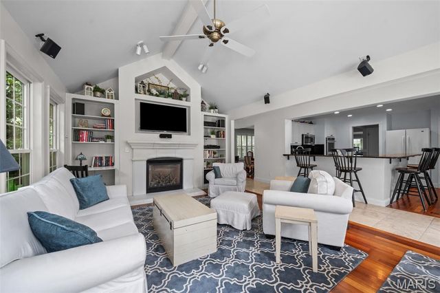 12226 Royal Valley Drive, Creve Coeur, MO 63141