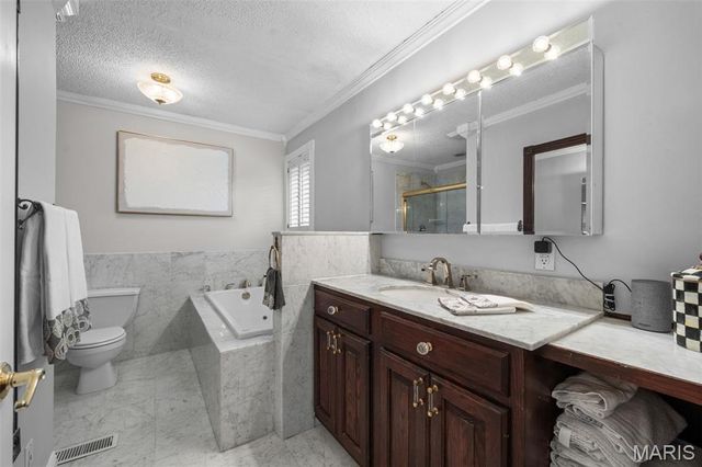12226 Royal Valley Drive, Creve Coeur, MO 63141