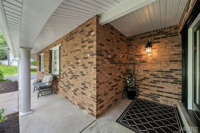 12226 Royal Valley Drive, Creve Coeur, MO 63141