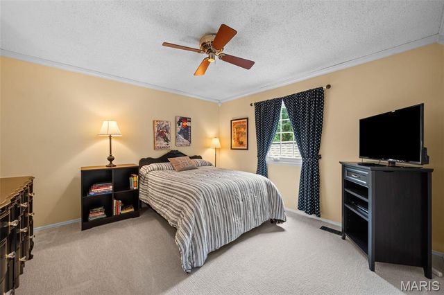 12226 Royal Valley Drive, Creve Coeur, MO 63141