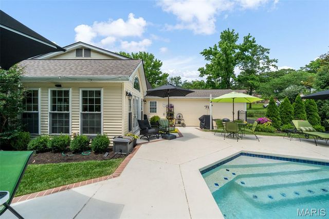 12226 Royal Valley Drive, Creve Coeur, MO 63141