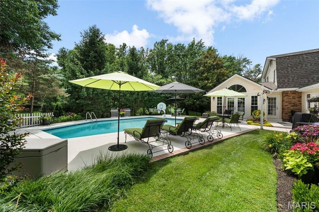 12226 Royal Valley Drive, Creve Coeur, MO 63141