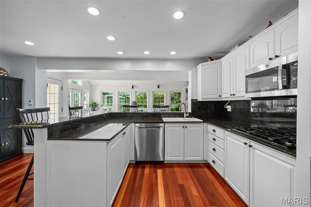 12226 Royal Valley Drive, Creve Coeur, MO 63141