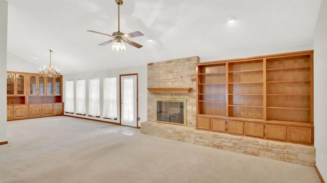 1403 Stone Ridge DR, Taylor, TX 76574